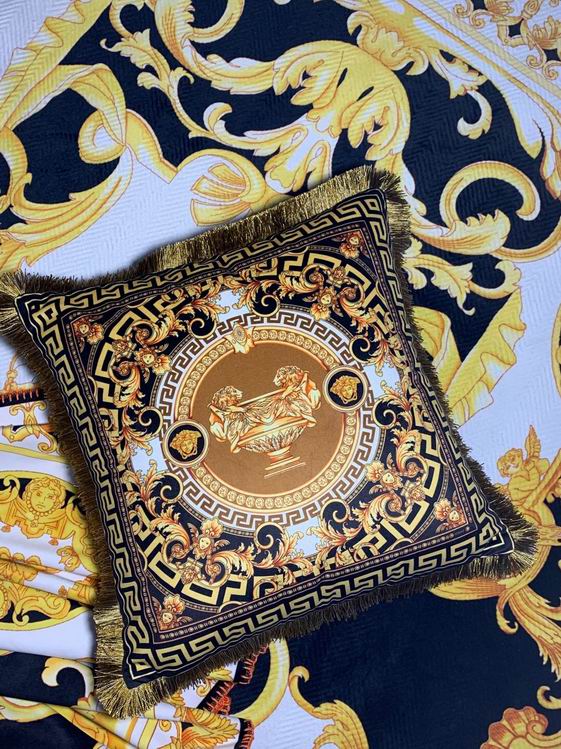 Versace Cushion 45X45 xt (2)
