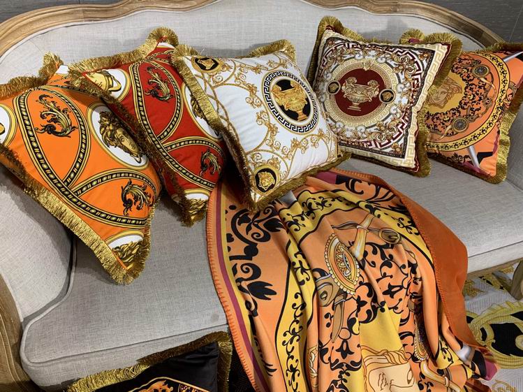 Versace Cushion 45X45cm (1)