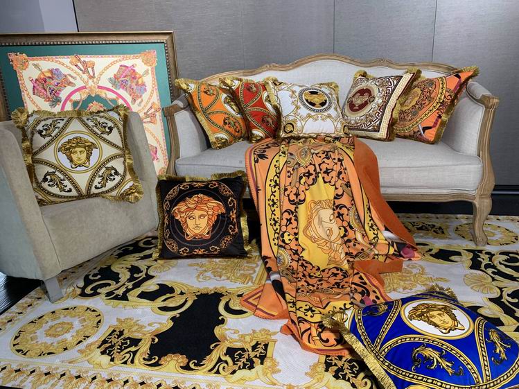 Versace Cushion 45X45cm (4)