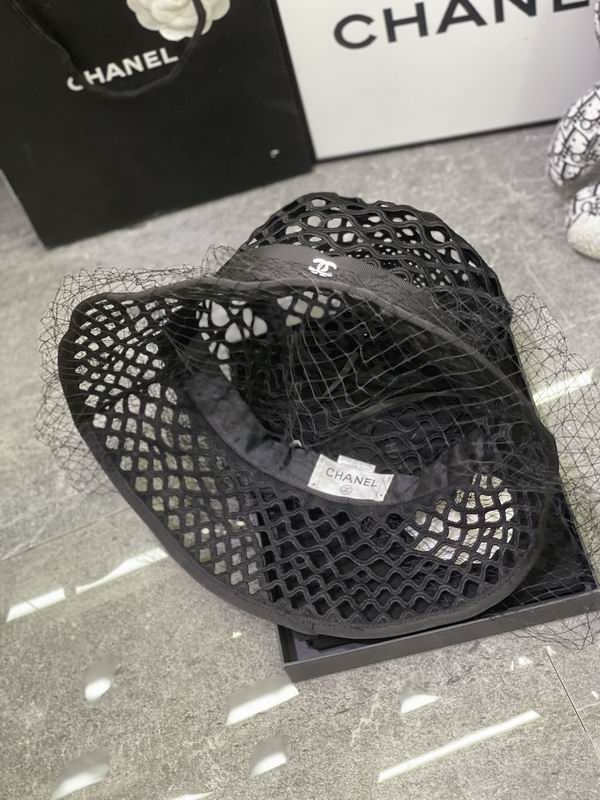 CHanel top hat dx (1945)