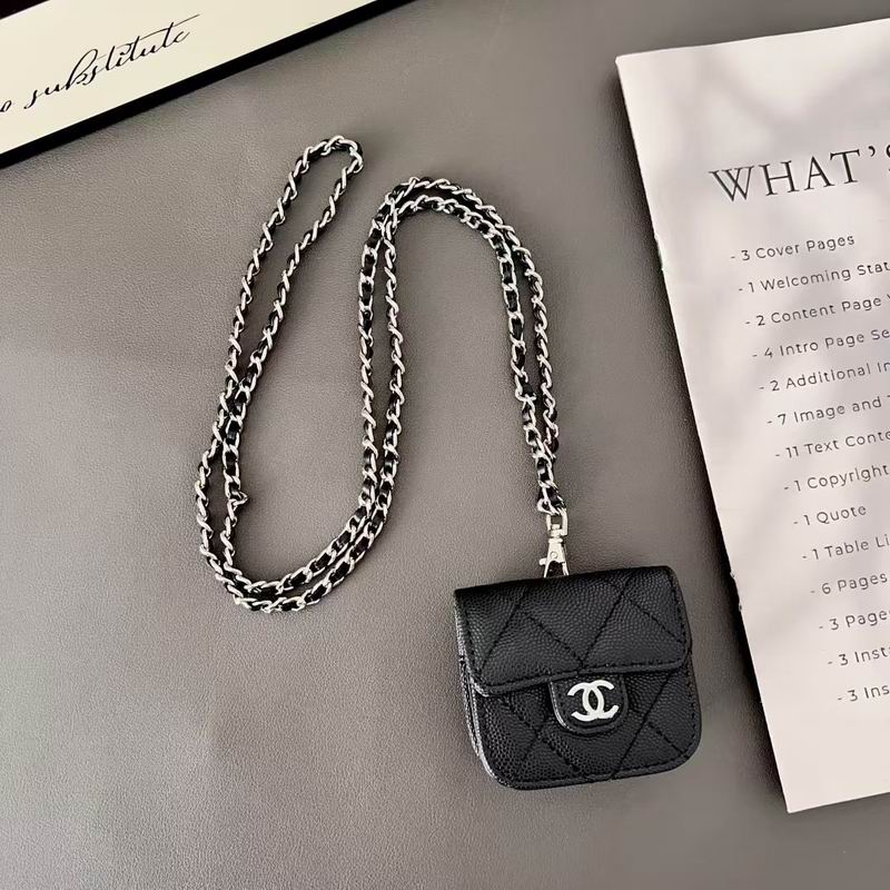 Chanel Airpods bag (14)