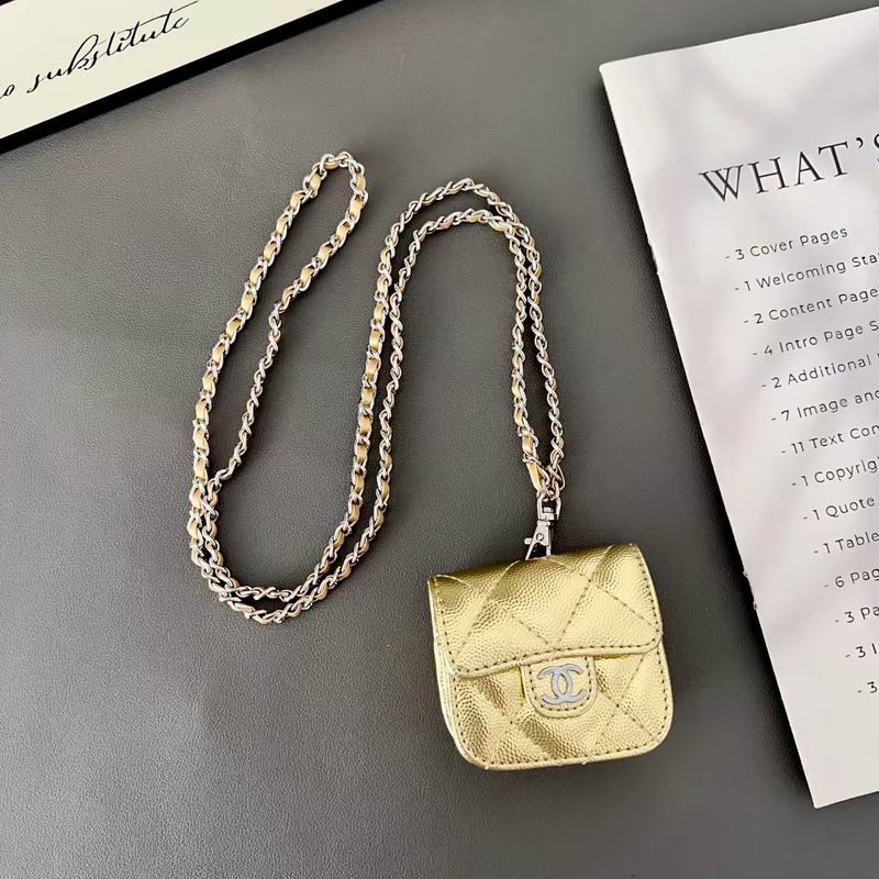 Chanel Airpods bag (5)