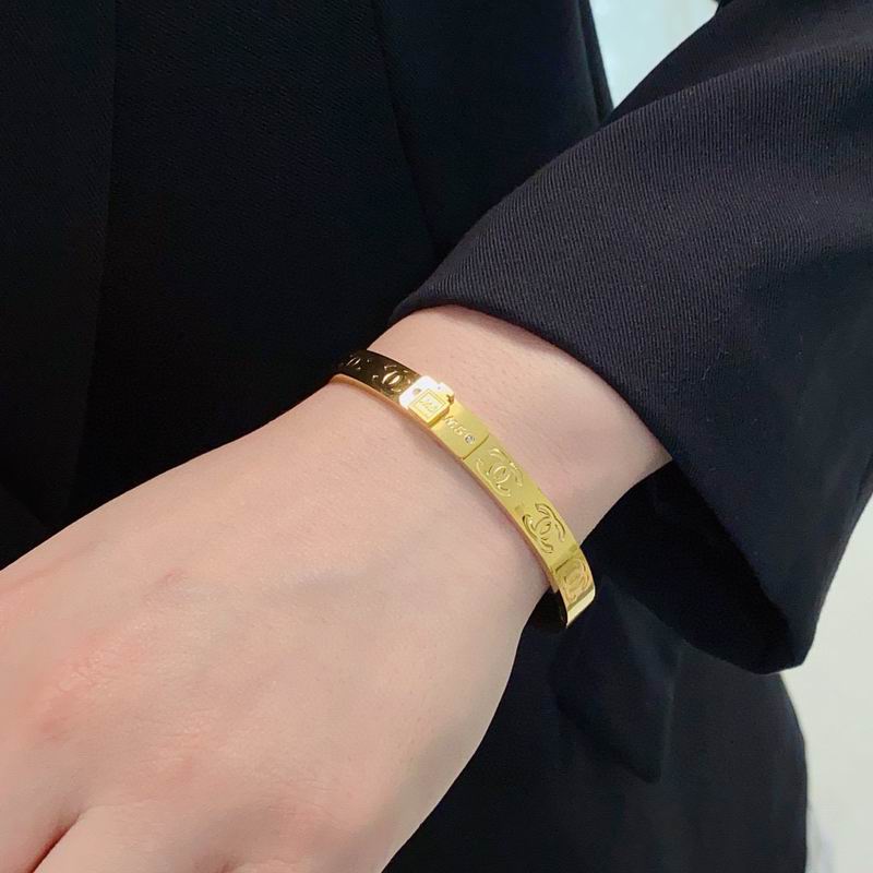 Chanel Bracelet 03yxs37 (9)