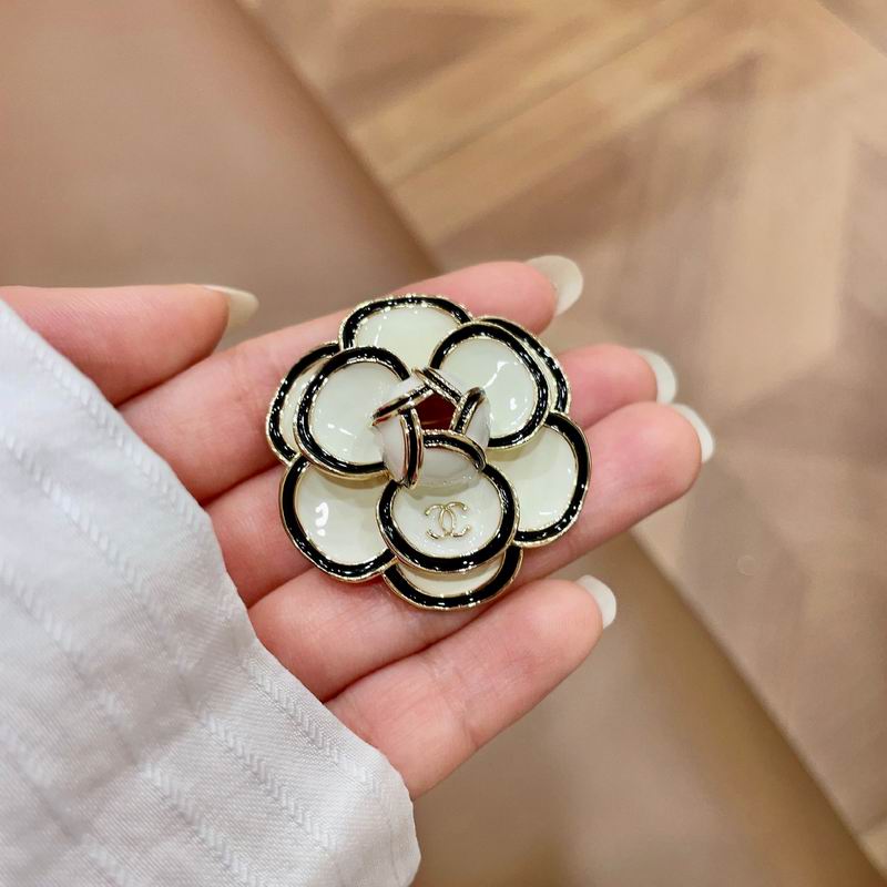 Chanel Brooch 02yxs06 (2)