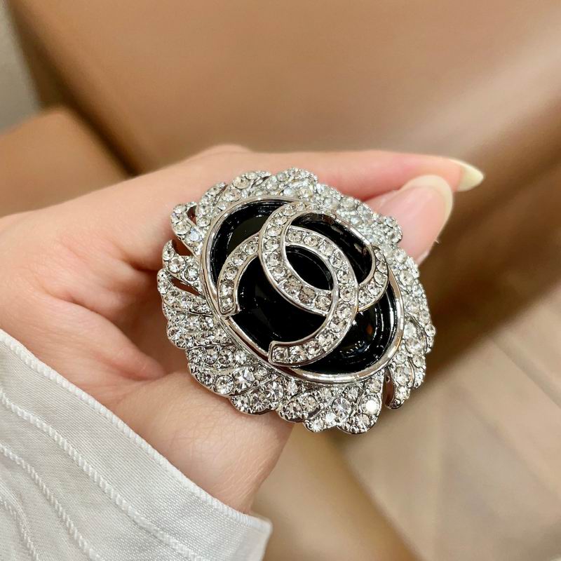 Chanel Brooch 02yxs21 (1)