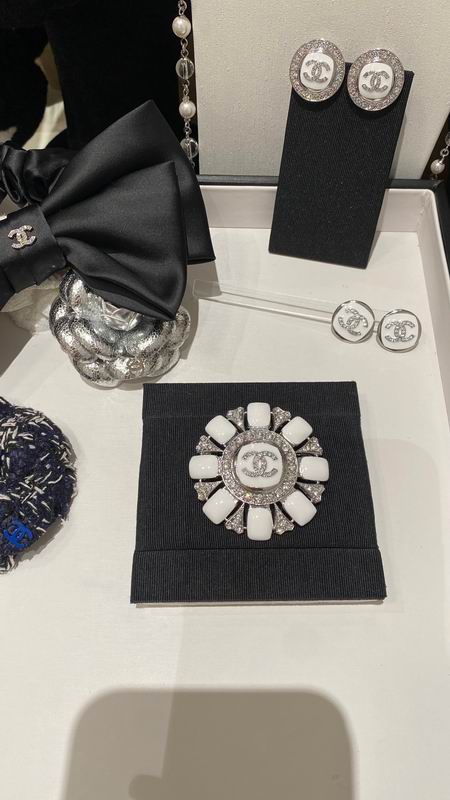 Chanel Brooch 02yxs30 (4)