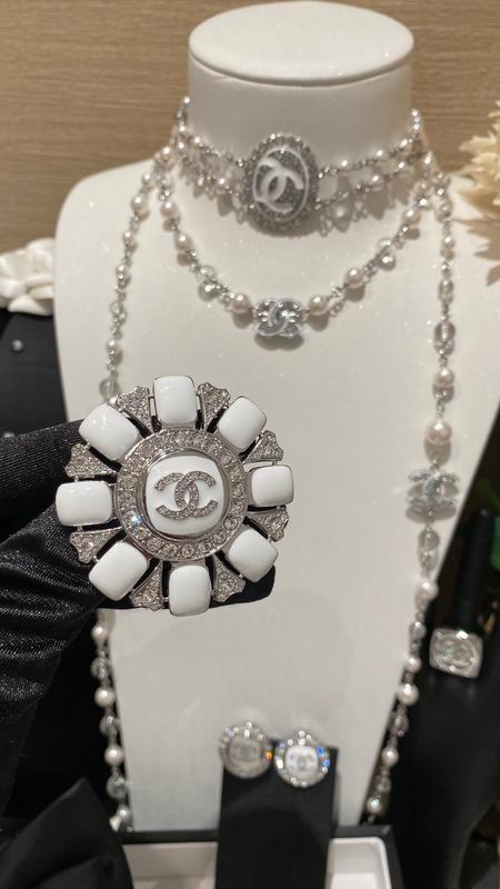Chanel Brooch 02yxs30 (5)