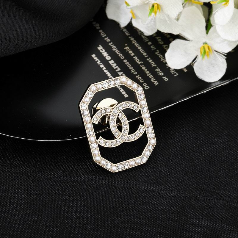 Chanel Brooch 02yxs69 (5)