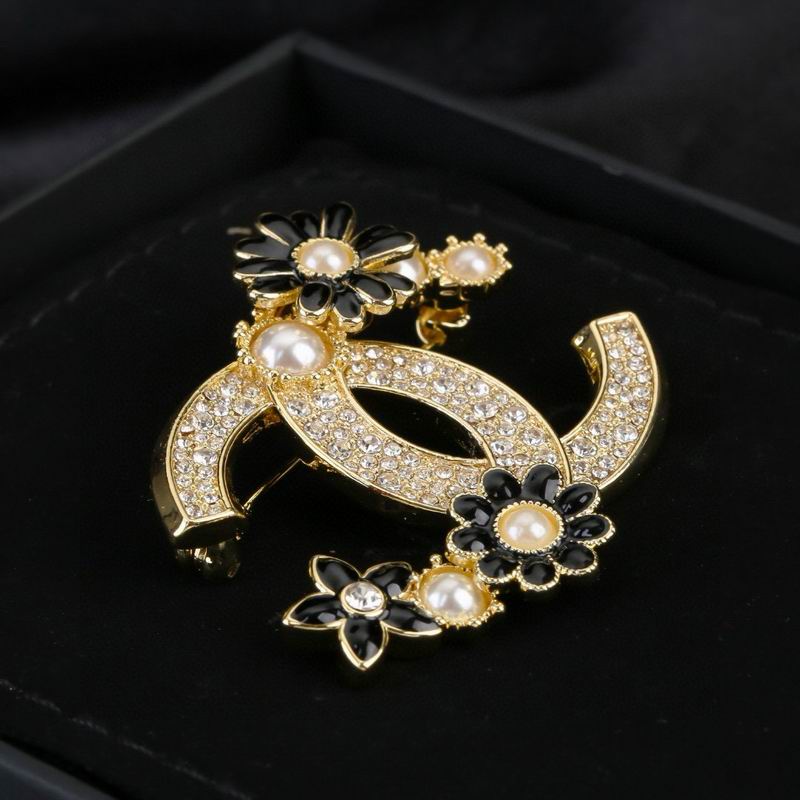 Chanel Brooch 03yxs172 (3)