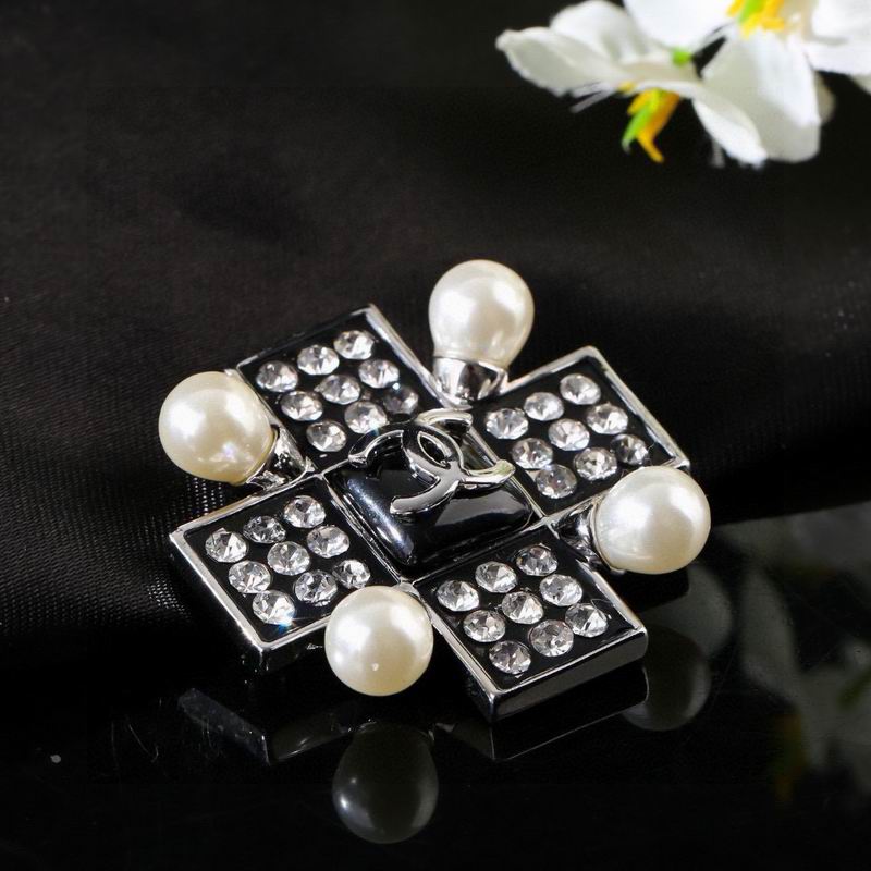 Chanel Brooch 03yxs196 (4)