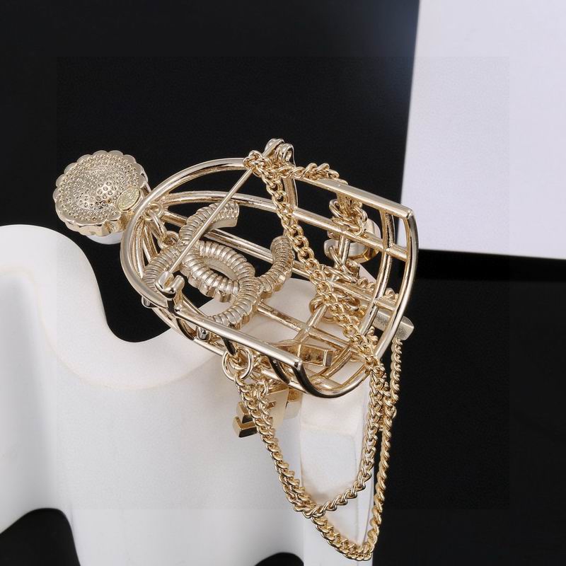 Chanel Brooch 03yxs200 (3)