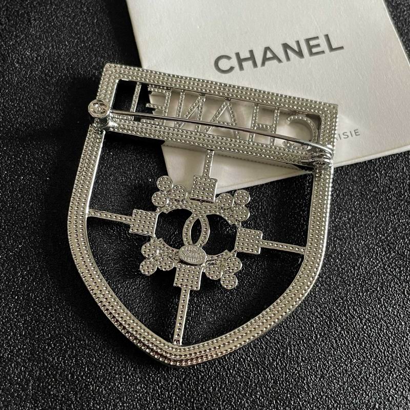 Chanel Brooch 03yxs202 (3)