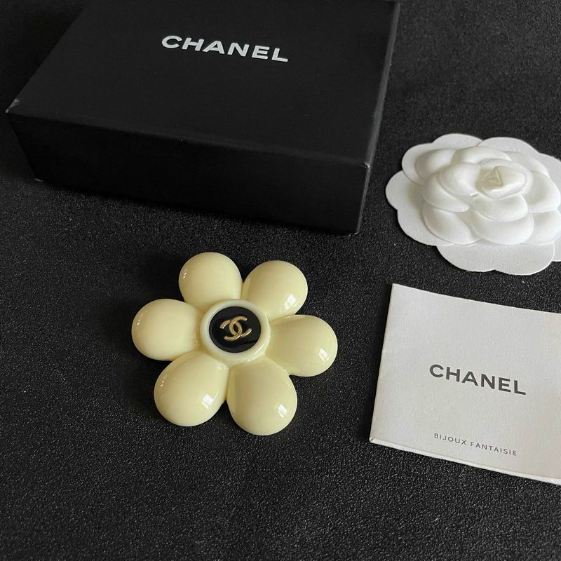 Chanel Brooch 03yxs210 (10)