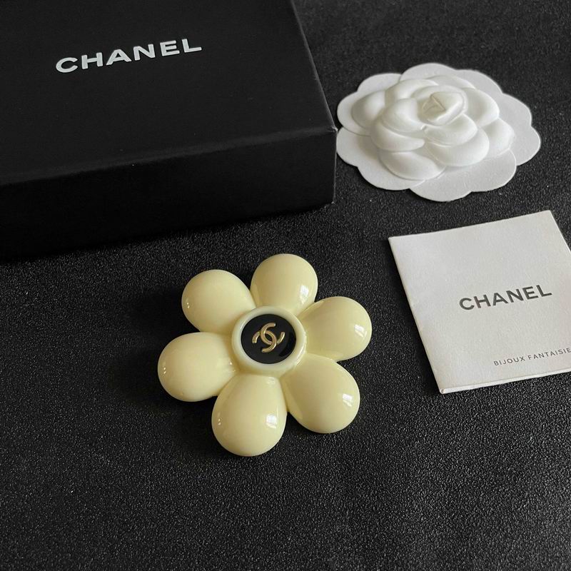 Chanel Brooch 03yxs210 (11)