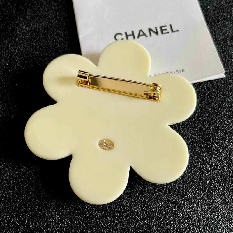 Chanel Brooch 03yxs210 (12)