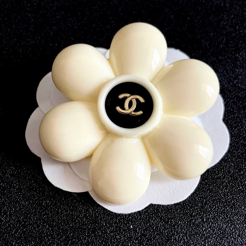 Chanel Brooch 03yxs210 (13)
