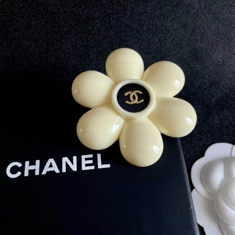 Chanel Brooch 03yxs210 (14)