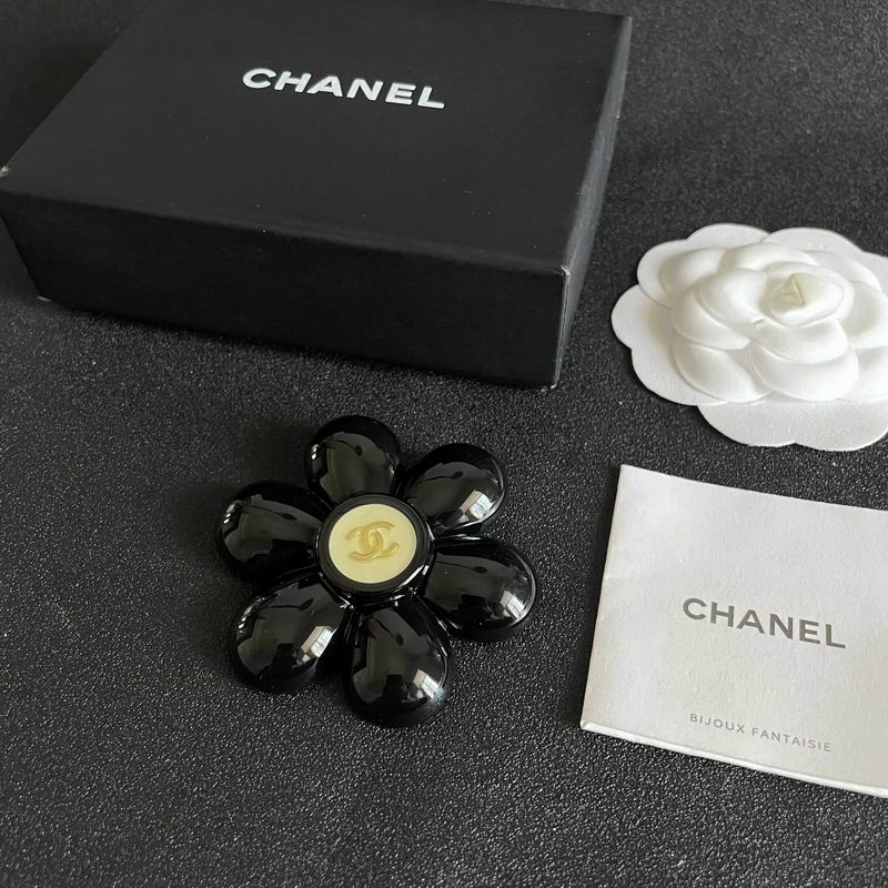 Chanel Brooch 03yxs210 (18)