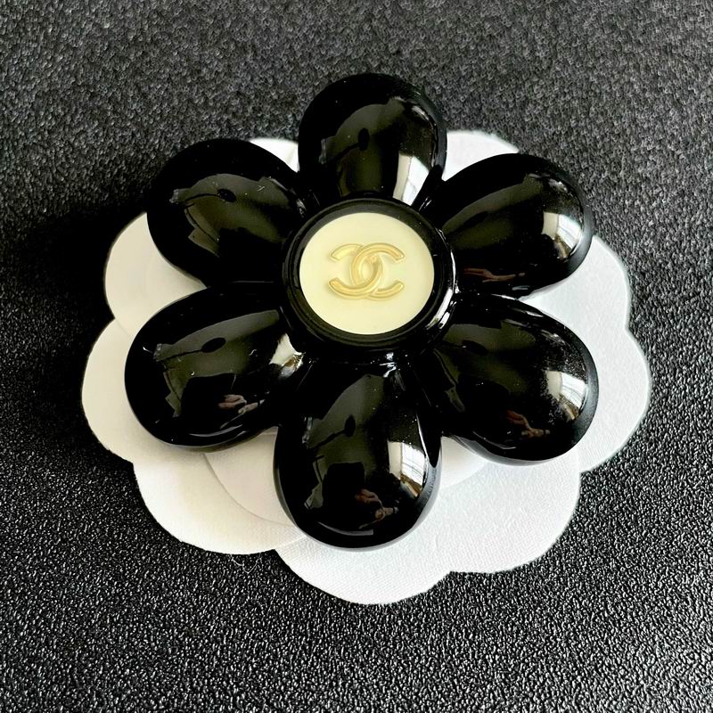 Chanel Brooch 03yxs210 (21)