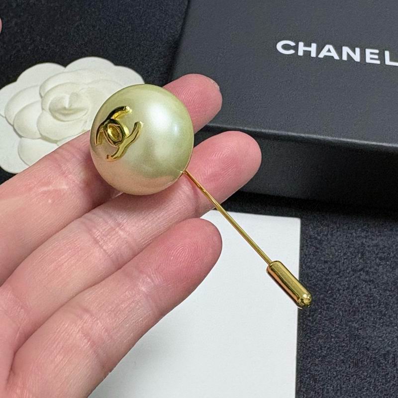 Chanel Brooch 03yxs250 (3)