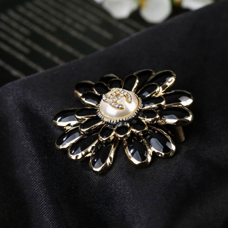 Chanel Brooch 03yxs288 (6)