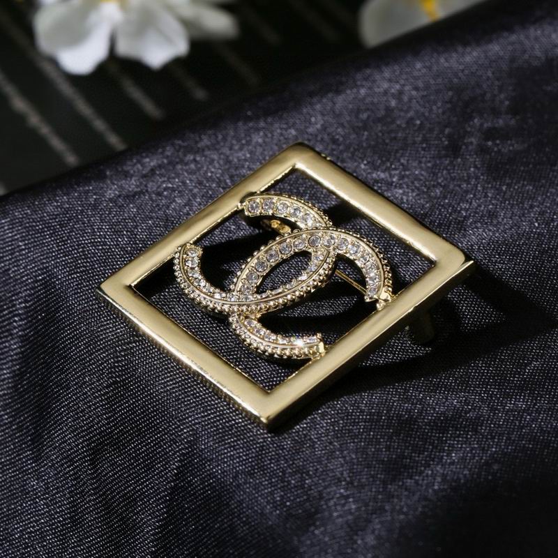 Chanel Brooch 03yxs307 (6)