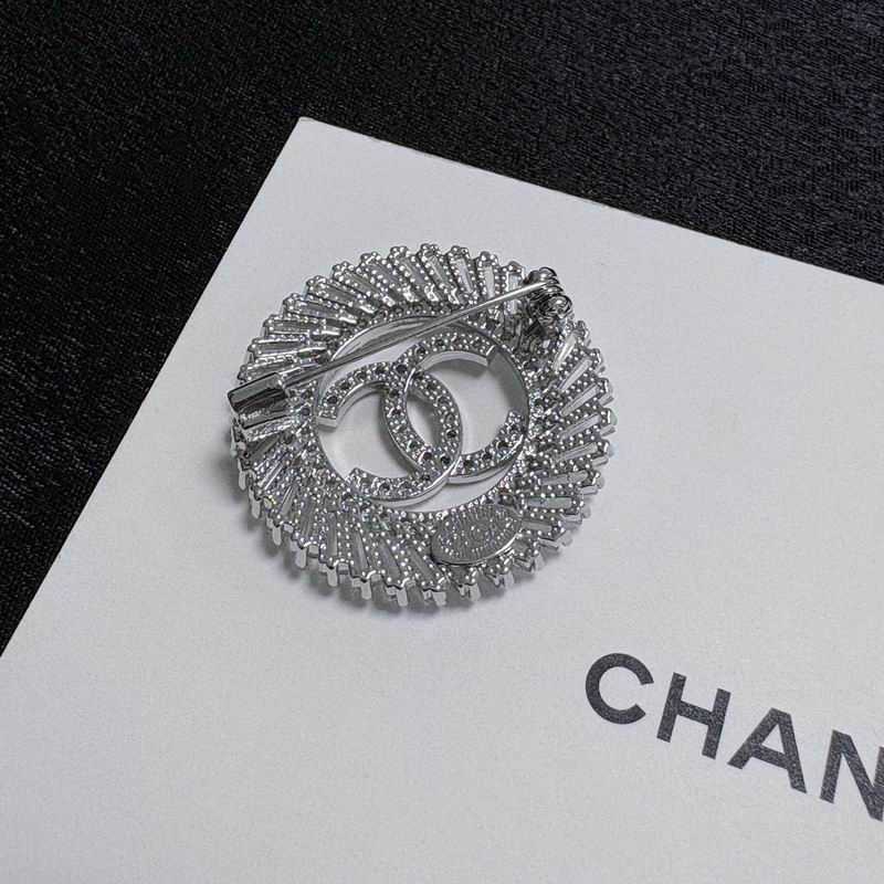 Chanel Brooch 03yxs311 (2)