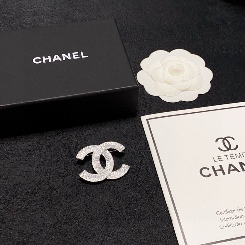 Chanel Brooch 03yxs330 (7)
