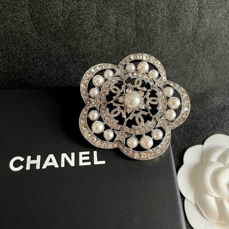 Chanel Brooch 03yxs337 (12)