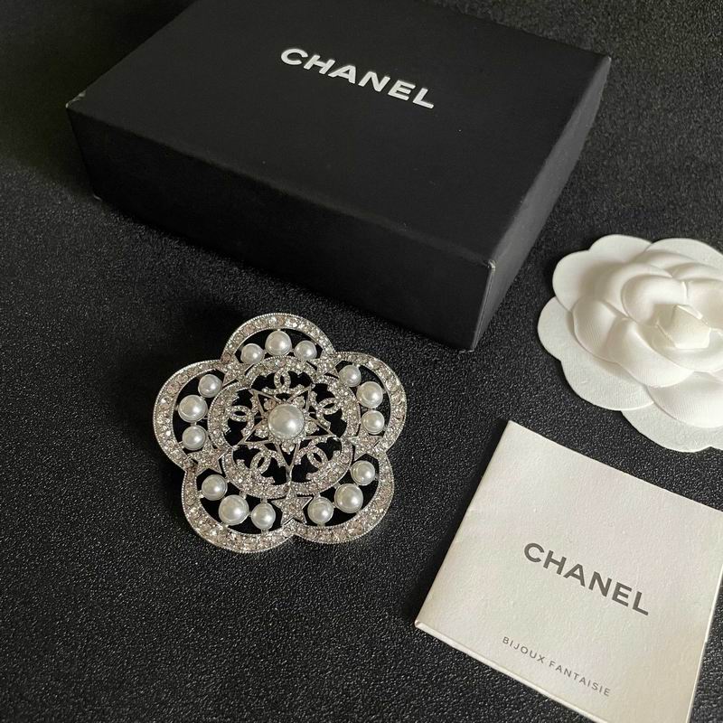 Chanel Brooch 03yxs337 (8)