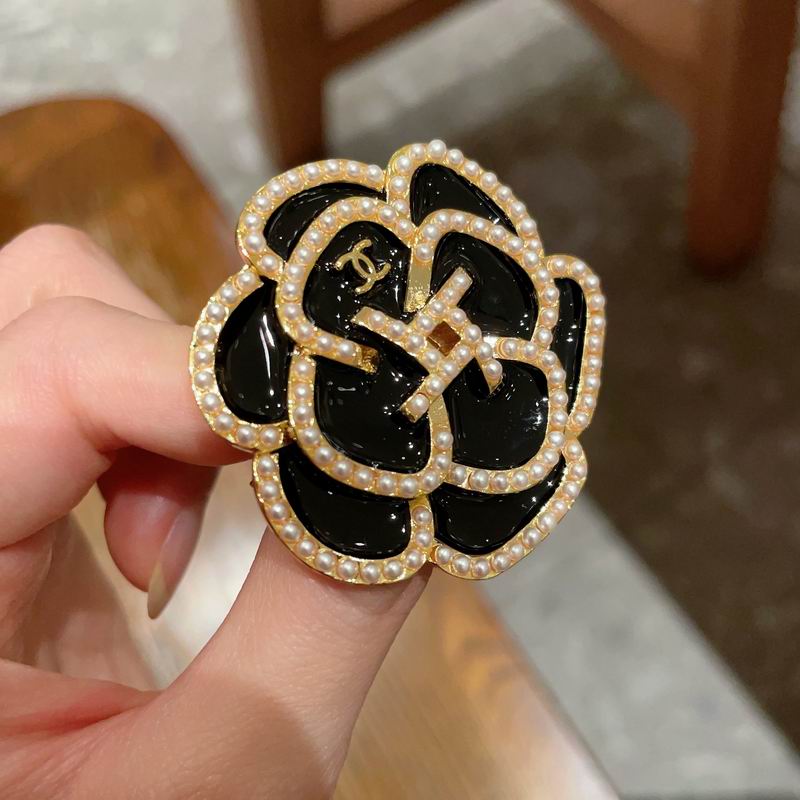 Chanel Brooch 03yxs340 (9)