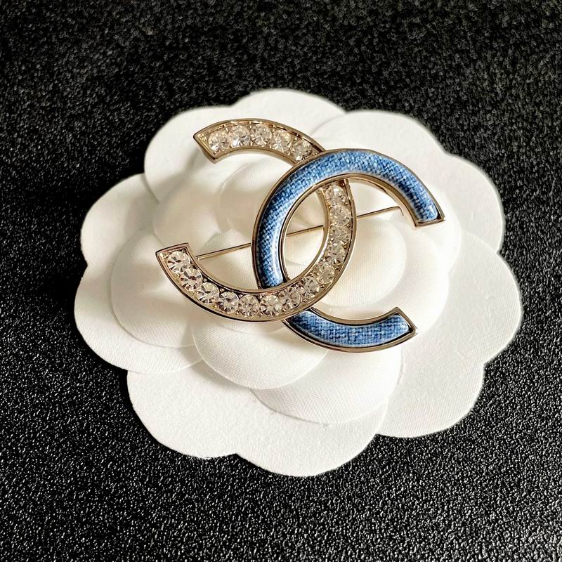 Chanel Brooch 03yxs355 (4)