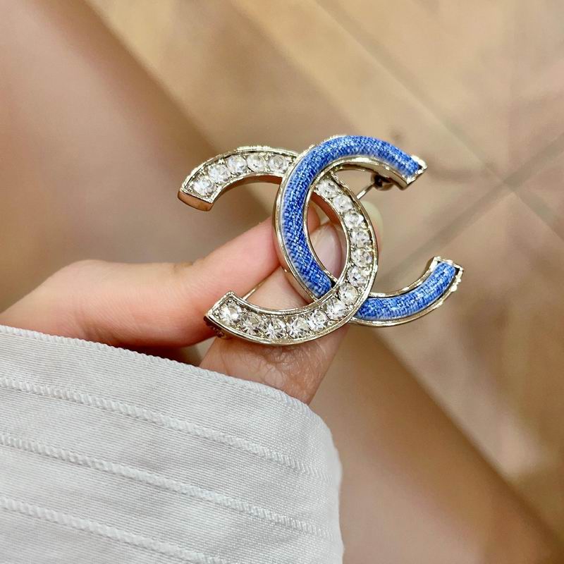 Chanel Brooch 03yxs355 (6)