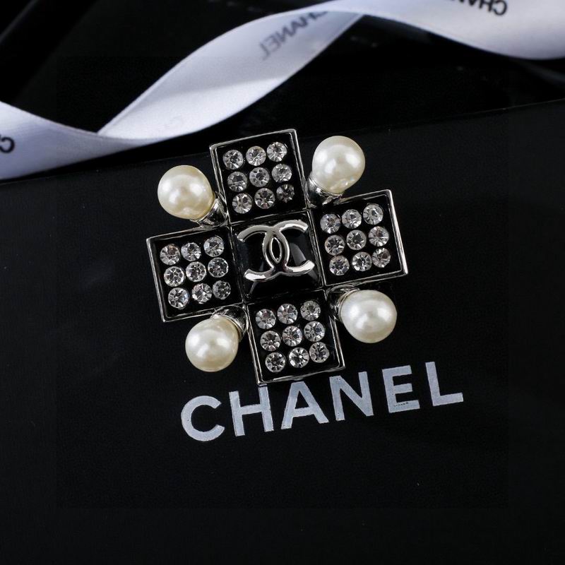 Chanel Brooch 03yxs361 (1)