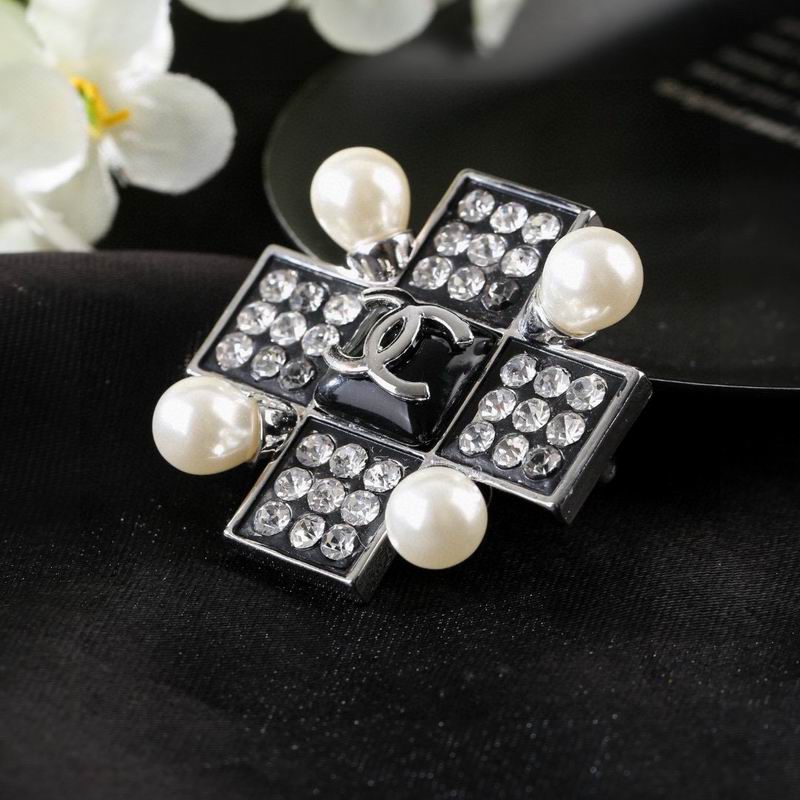 Chanel Brooch 03yxs361 (3)