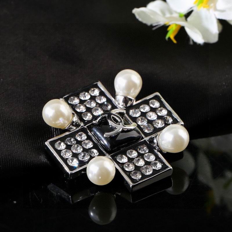 Chanel Brooch 03yxs361 (4)