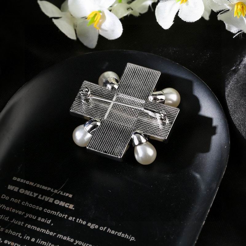Chanel Brooch 03yxs361 (5)
