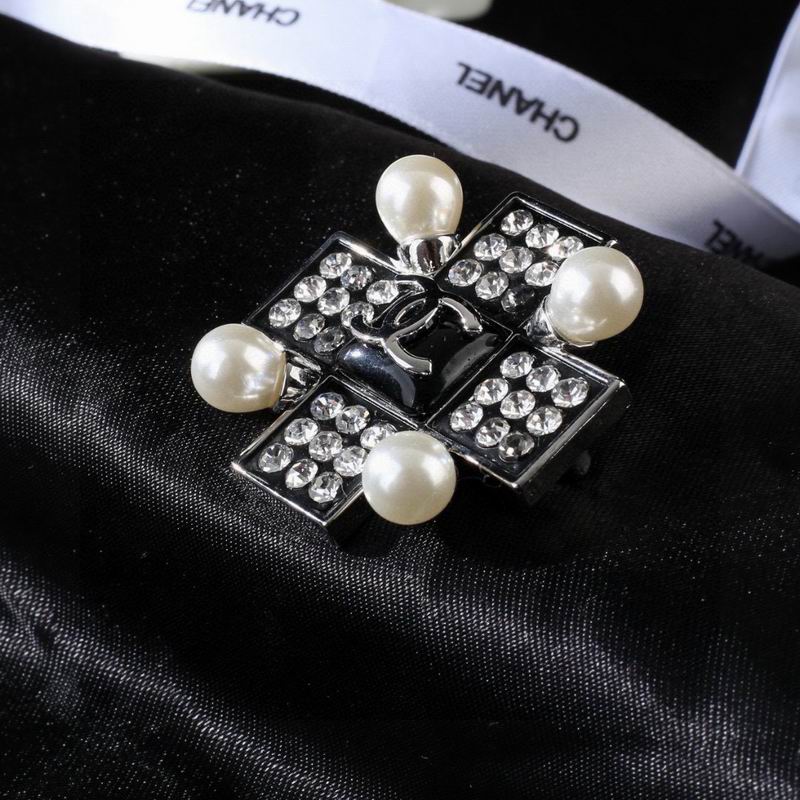 Chanel Brooch 03yxs361 (7)