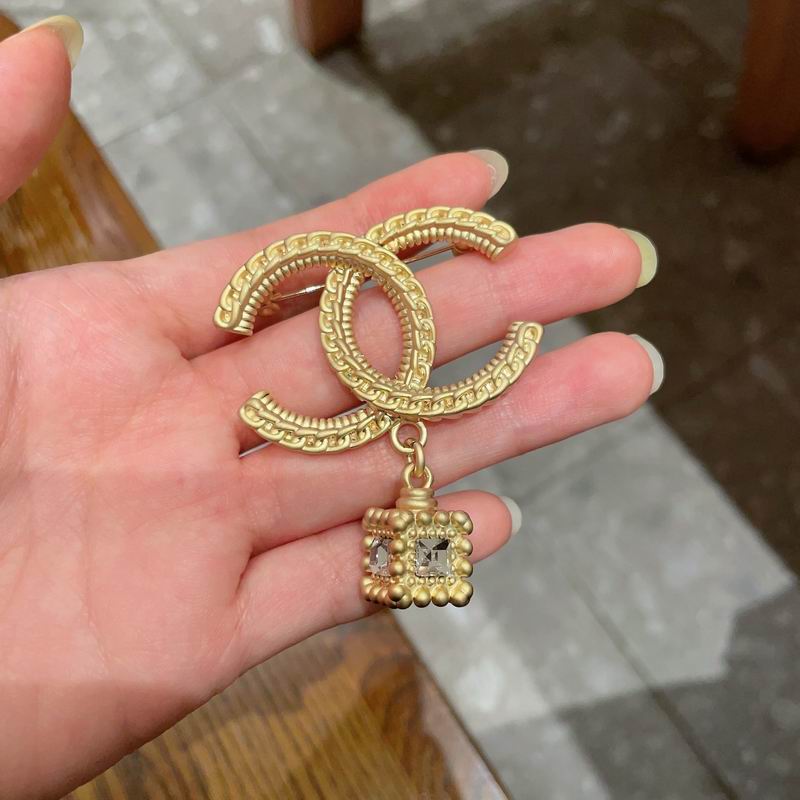 Chanel Brooch 03yxs87 (3)