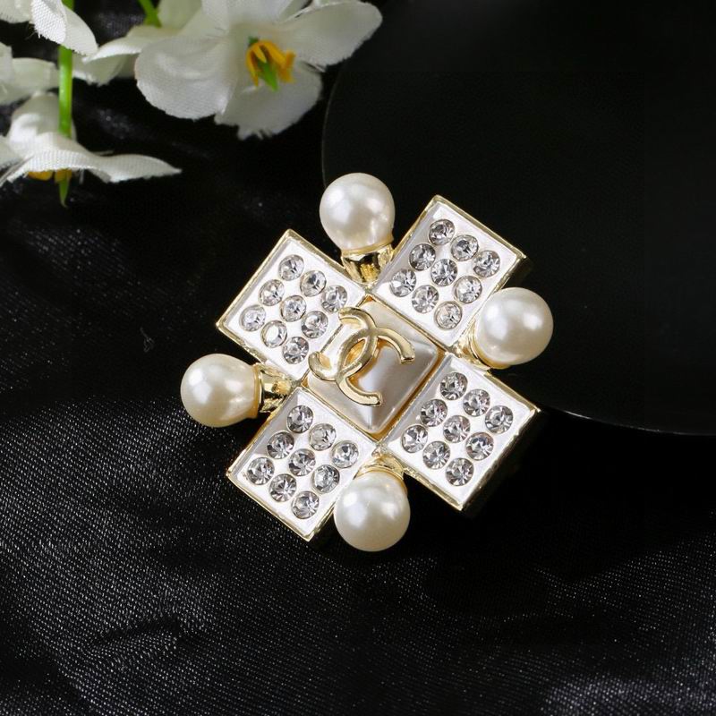 Chanel Brooch 04yxs364 (3)