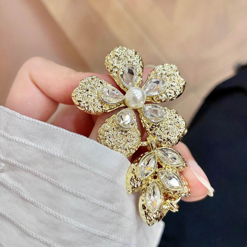 Chanel Brooch 04yxs370 (5)