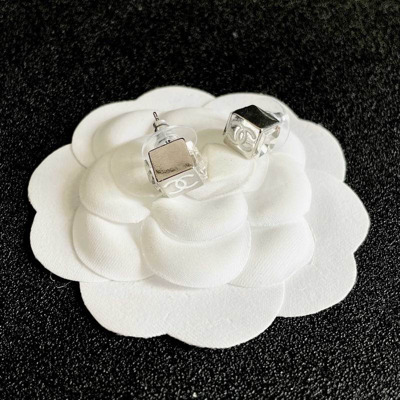 Chanel Earring 03yxs696 (11)