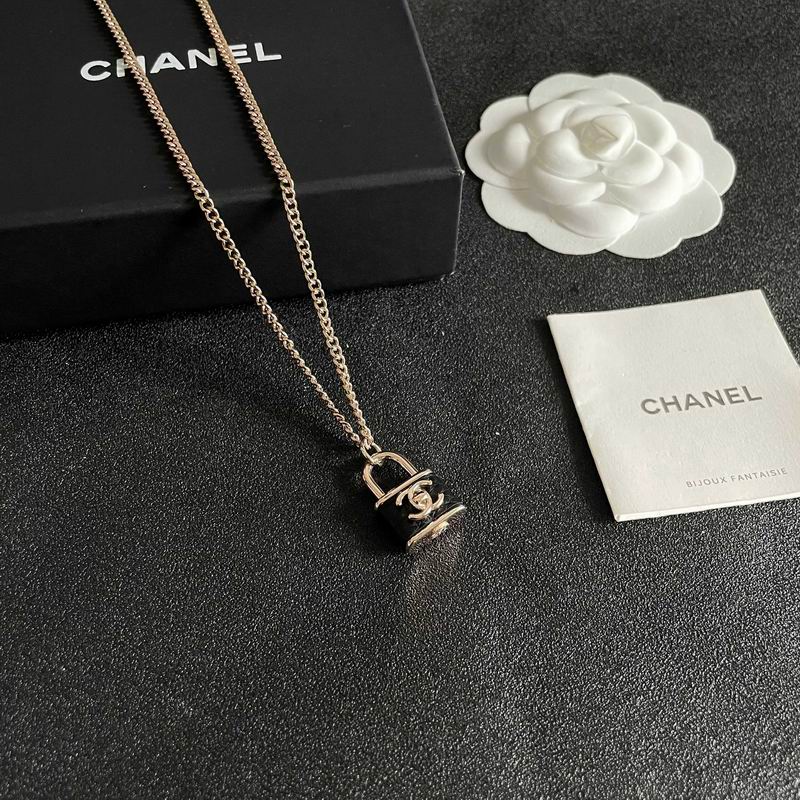 Chanel Suits 03yxs15 (2)