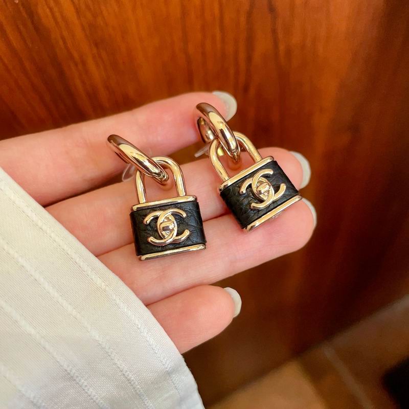 Chanel Suits 03yxs15 (6)