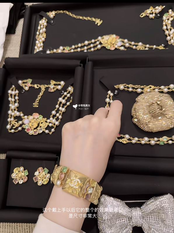 Chanel Suits 03yxs18 (16)