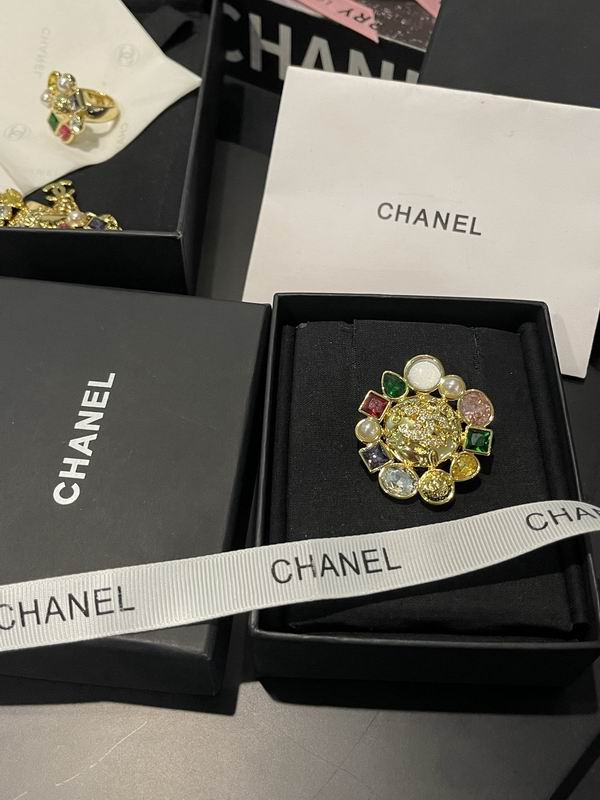 Chanel Suits 03yxs18 (2)