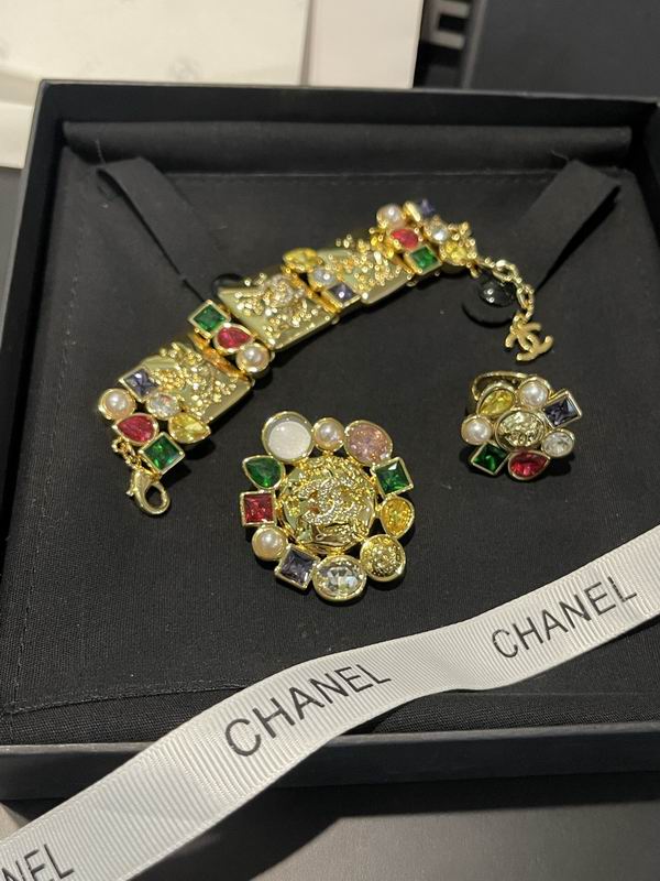 Chanel Suits 03yxs18 (4)