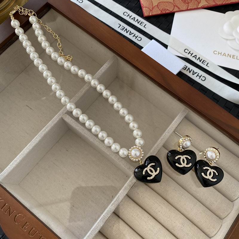 Chanel Suits 03yxs19 (2)