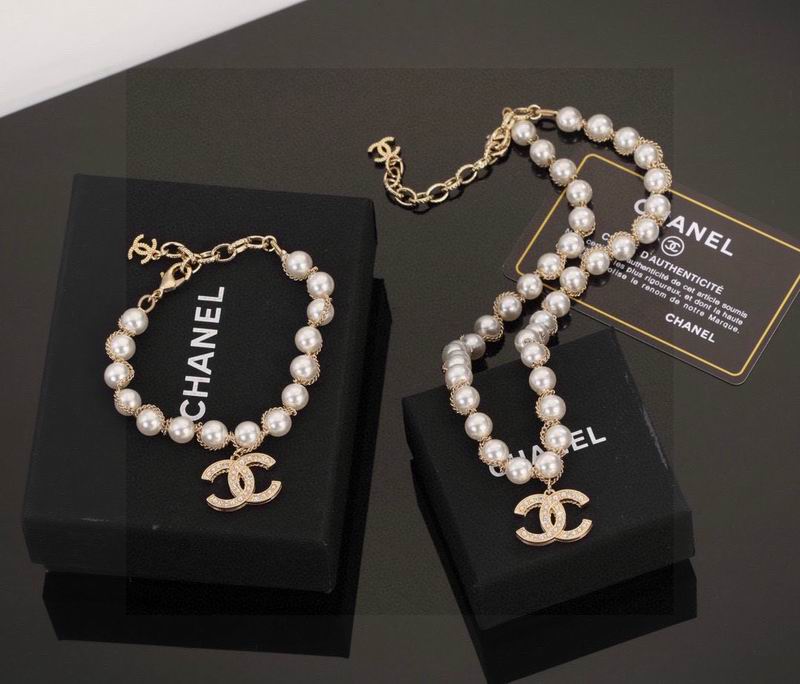 Chanel Suits 03yxs20 (1)