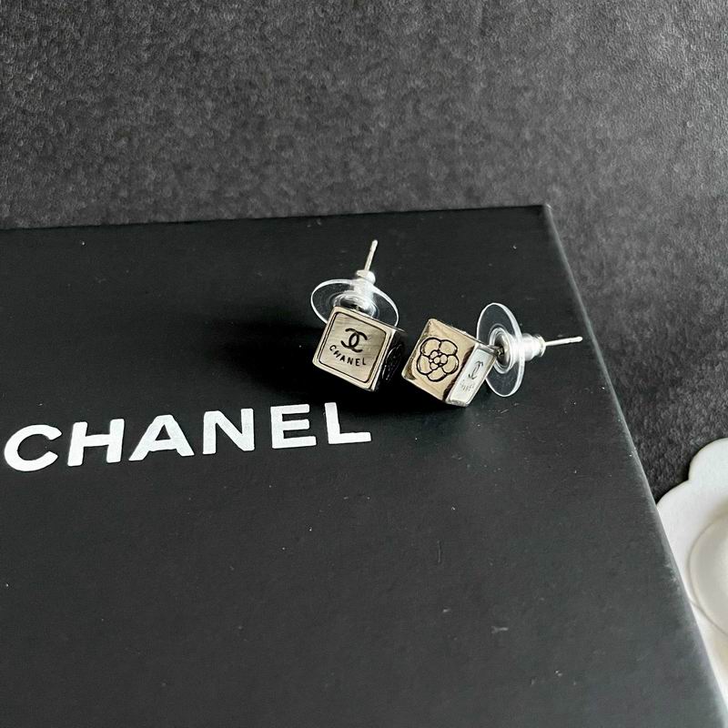 Chanel Suits 03yxs21 (11)